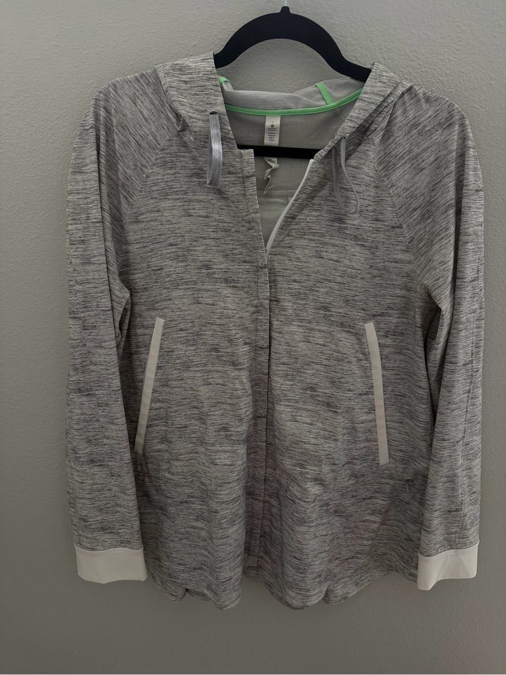 Lululemon Women’s Lightweight Gray Windbreaker Jacket size 4